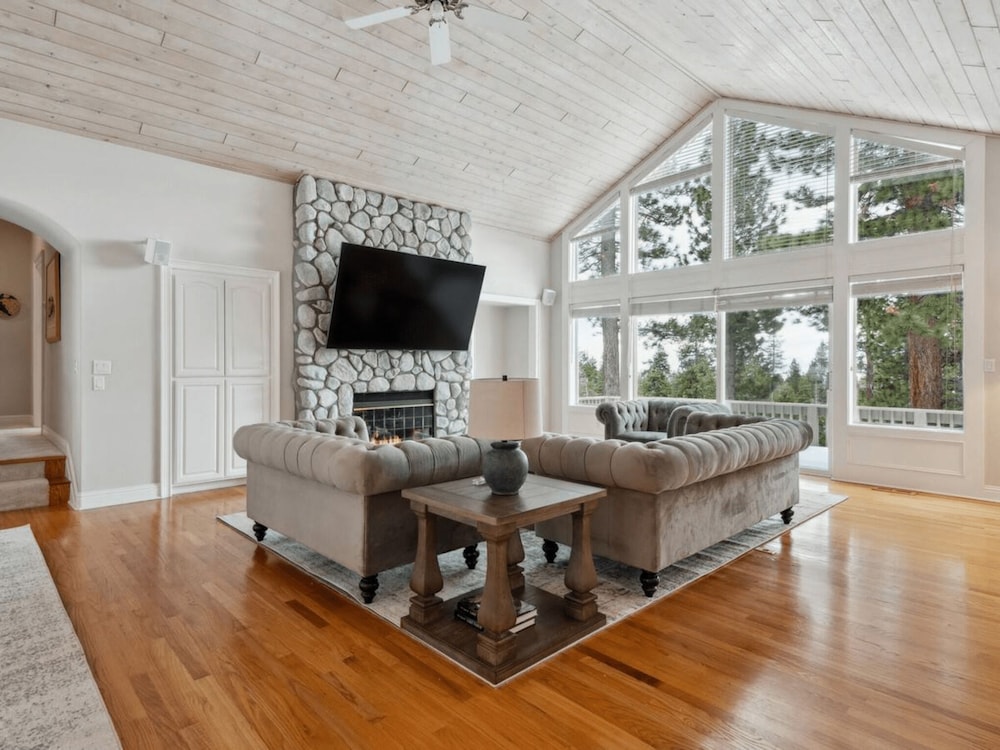 The Royal Canterbury Retreat 4 Bedroom Home by RedAwning - Property Image 45