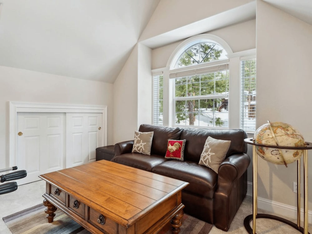 The Royal Canterbury Retreat 4 Bedroom Home by RedAwning - Property Image 50