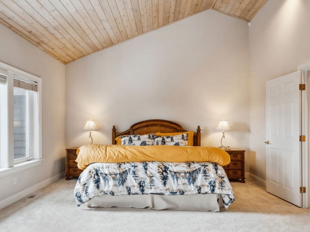 The Royal Canterbury Retreat 4 Bedroom Home by RedAwning - Property Image 61