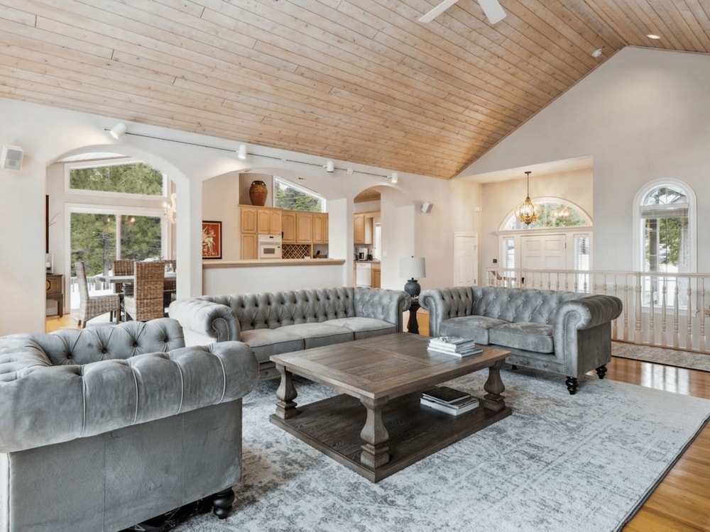 The Royal Canterbury Retreat 4 Bedroom Home by RedAwning - Property Image 33