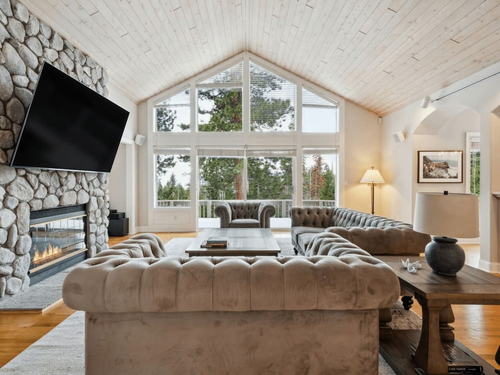 The Royal Canterbury Retreat 4 Bedroom Home by RedAwning - Property Image 49
