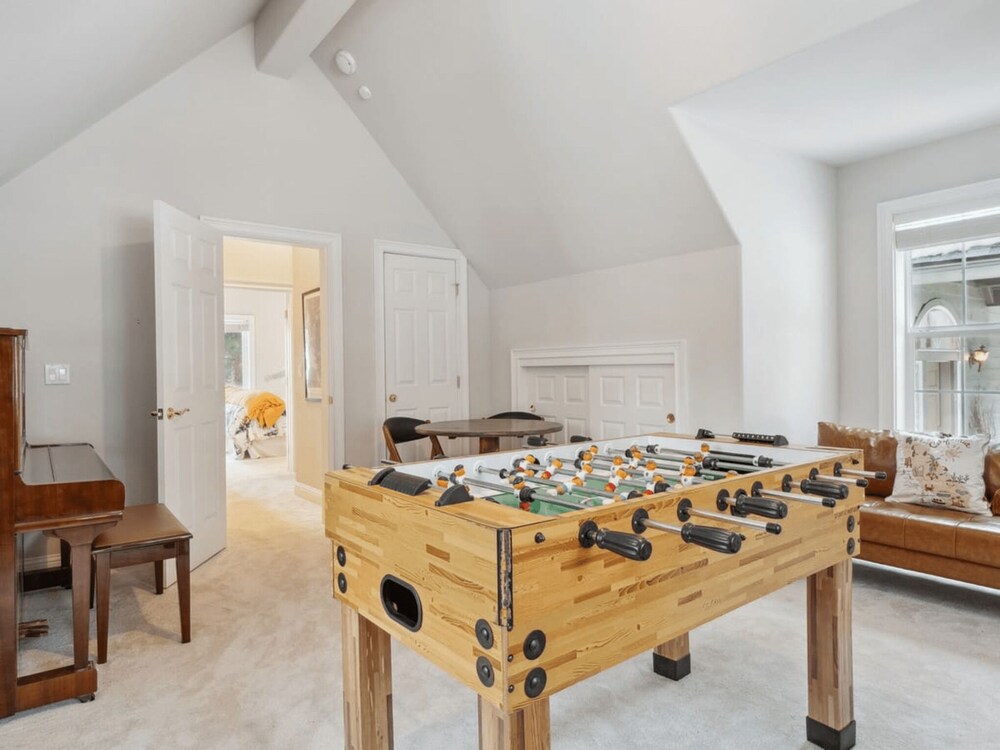 The Royal Canterbury Retreat 4 Bedroom Home by RedAwning - Property Image 55