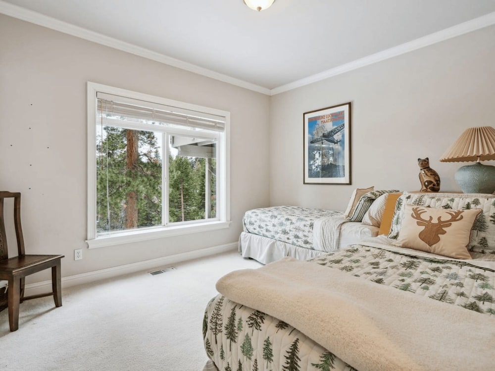 The Royal Canterbury Retreat 4 Bedroom Home by RedAwning - Property Image 59