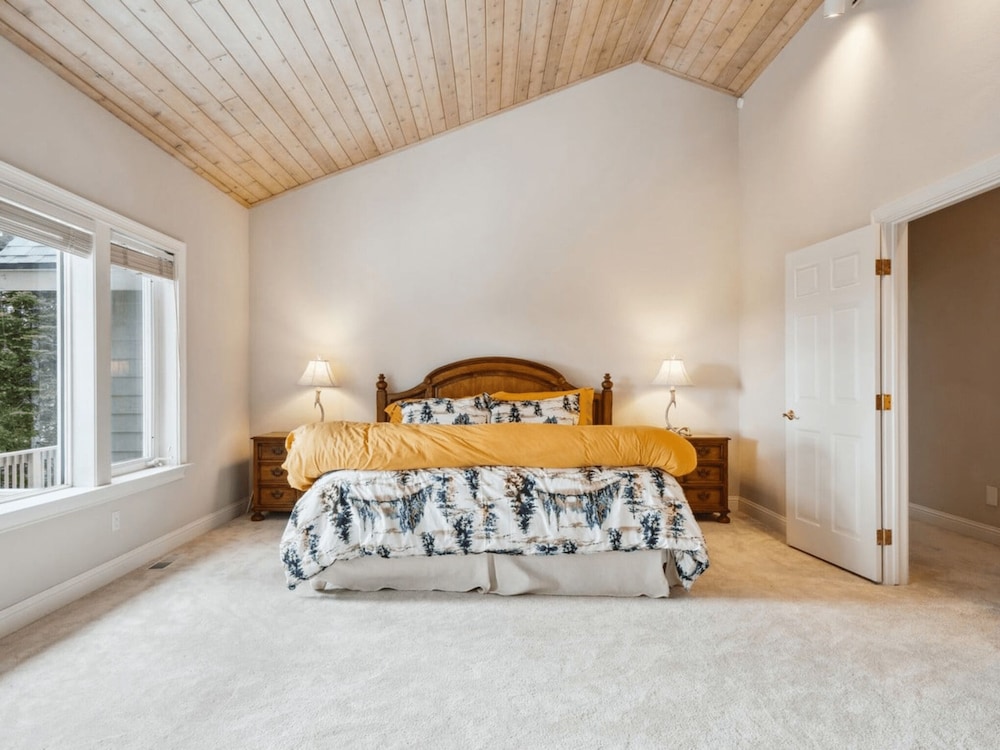 The Royal Canterbury Retreat 4 Bedroom Home by RedAwning - Property Image 62