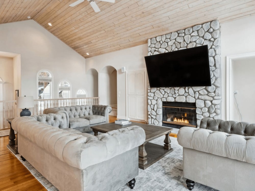 The Royal Canterbury Retreat 4 Bedroom Home by RedAwning - Property Image 46