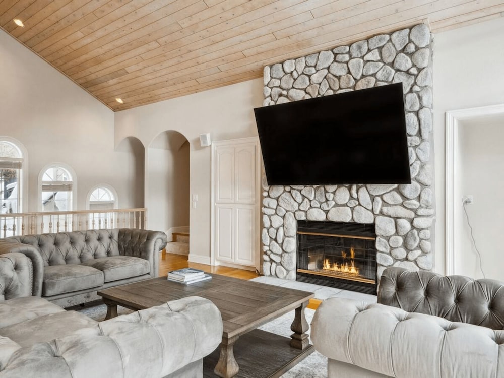 The Royal Canterbury Retreat 4 Bedroom Home by RedAwning - Property Image 21
