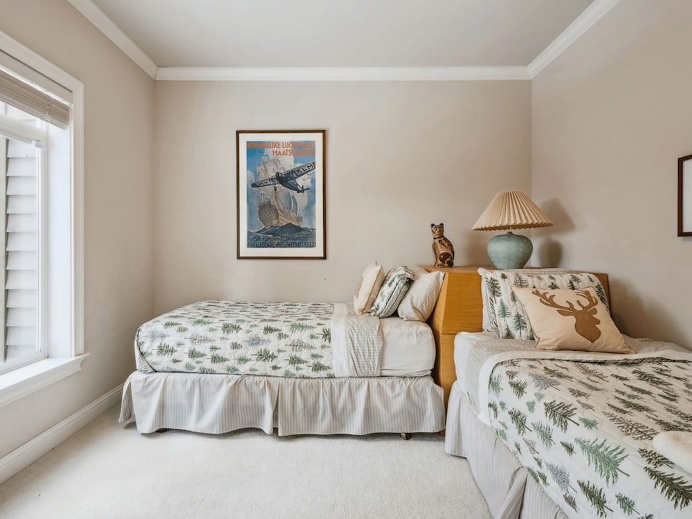 The Royal Canterbury Retreat 4 Bedroom Home by RedAwning - Property Image 38