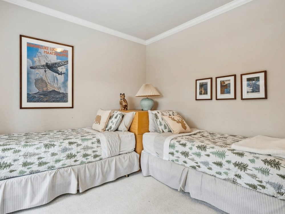 The Royal Canterbury Retreat 4 Bedroom Home by RedAwning - Property Image 60