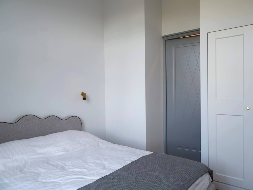 Miro Rooms Center Cloud - Quite Chic