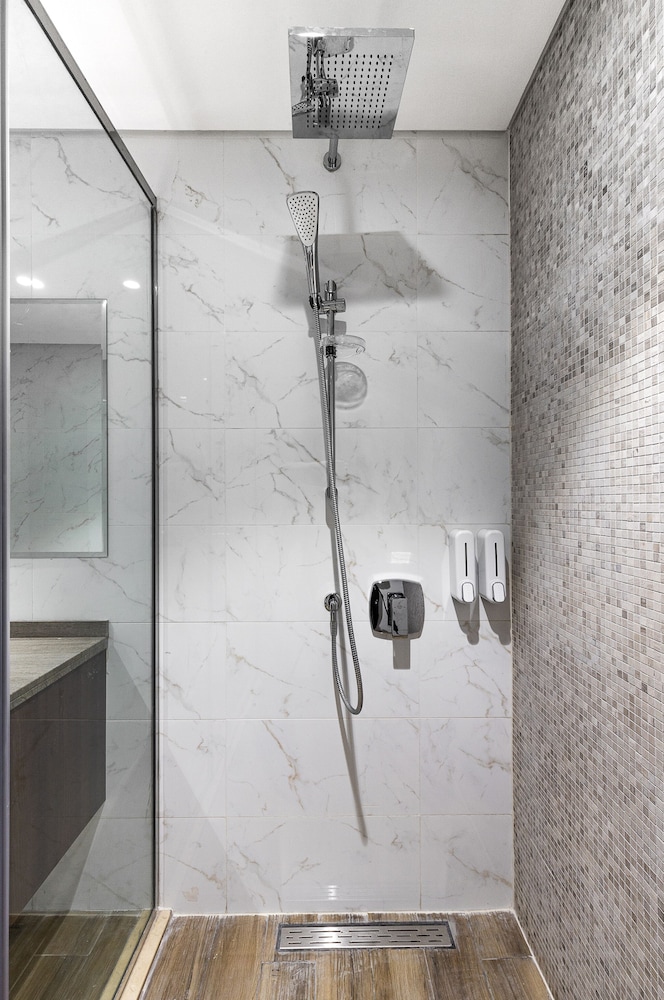GLOBALSTAY. J One Tower Apartments