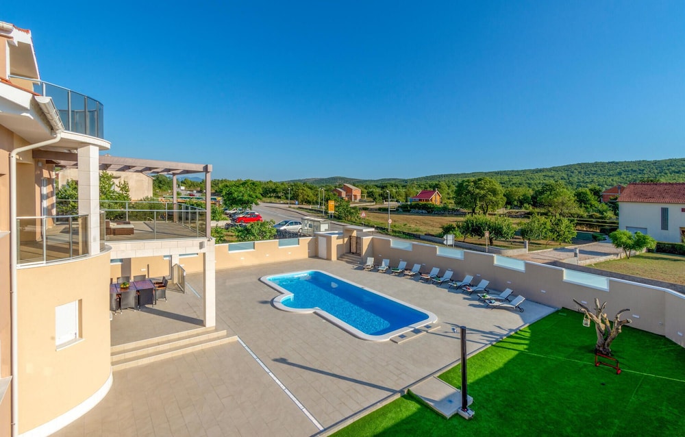 Nice Home in Dubrava kod Sibenika With Outdoor Swimming Pool, Wifi and 5 Bedrooms