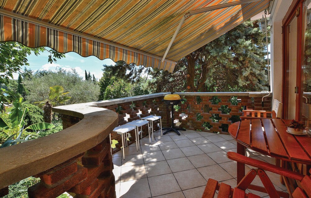 Amazing Home in Portoroz With Wifi and 6 Bedrooms view 3