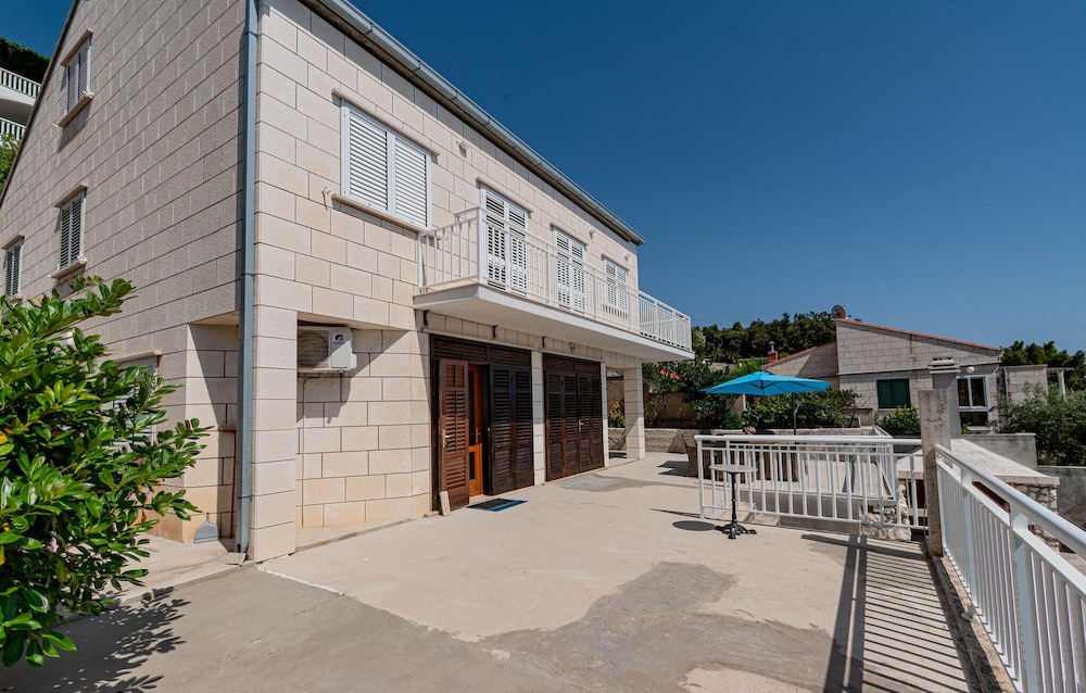 Awesome Home in Dingac With Wifi and 4 Bedrooms view 2