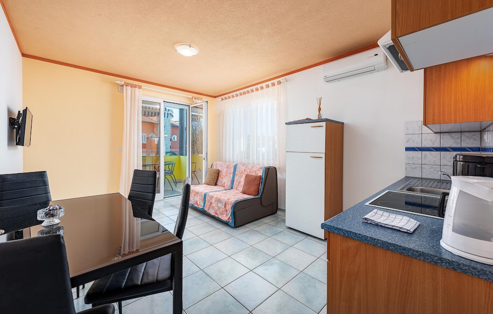 Amazing Apartment in Duba With Wifi and 1 Bedrooms view 5