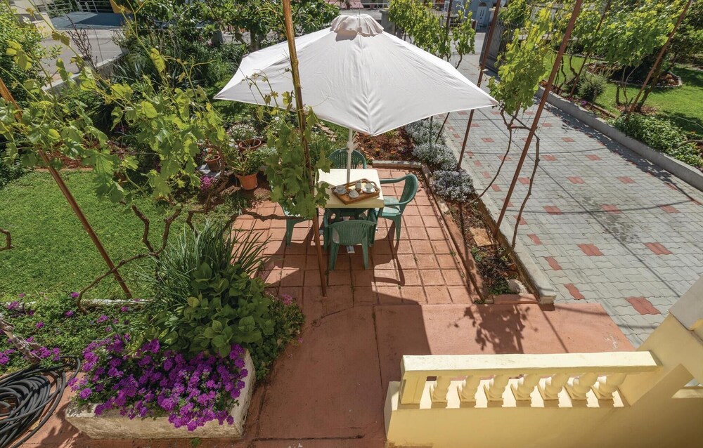 Awesome Home in Zadar With Wifi and 2 Bedrooms view 4