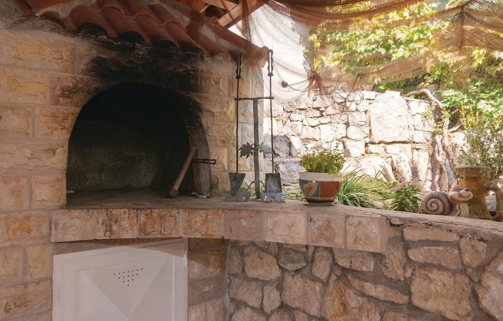 Amazing Home in Trogir With Wifi and 3 Bedrooms view 2