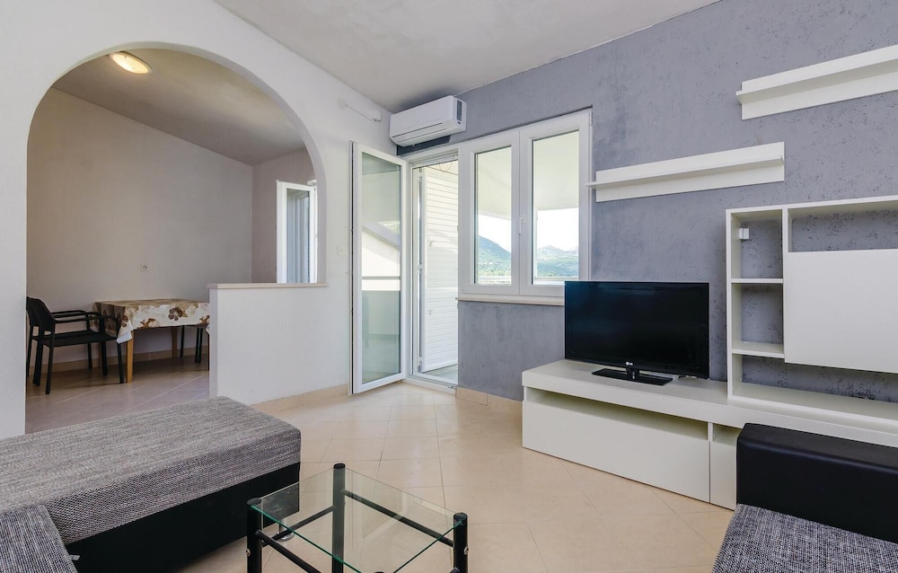 Amazing Home in Hodilje With Wifi and 2 Bedrooms view 5