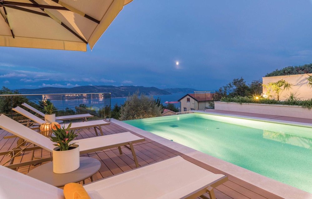 Beautiful Home in Plomin With Jacuzzi, Wifi and 1 Bedrooms view 4
