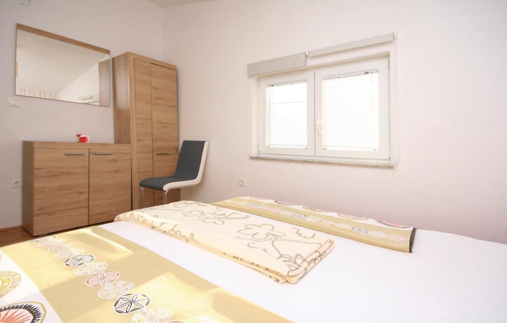 Awesome Home in Drinovci With Wifi and 5 Bedrooms view 5