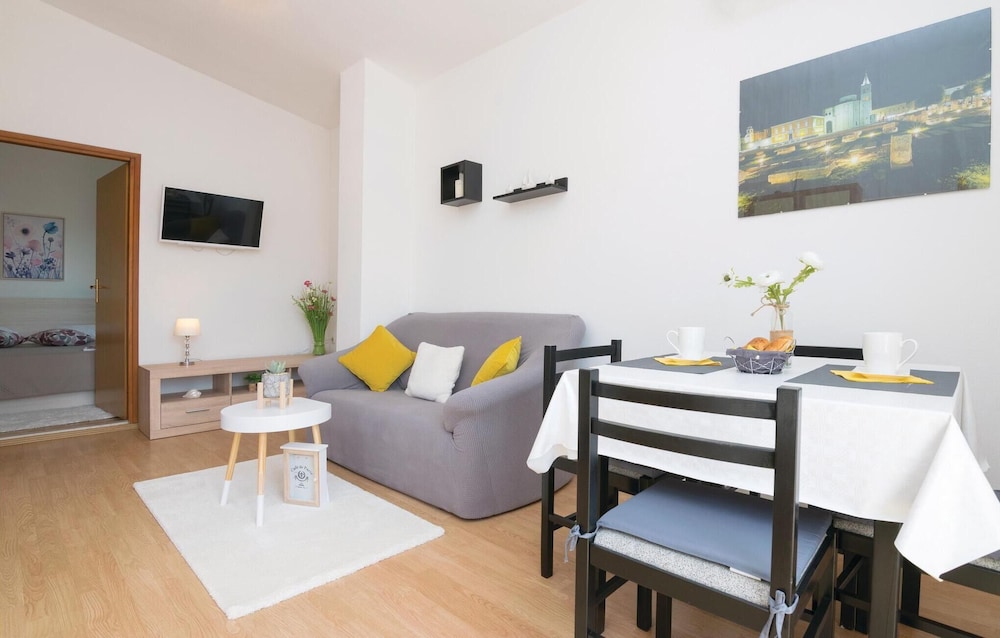 Amazing Apartment in Podgradina With 1 Bedrooms and Wifi view 4