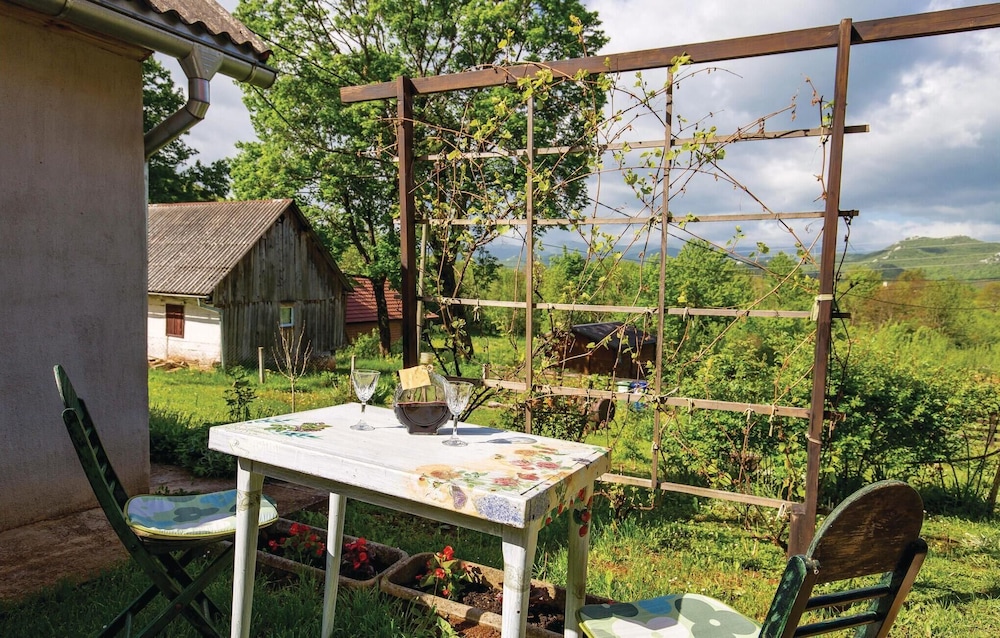 Nice Home in Kaluderovac With 1 Bedrooms and Wifi view 3