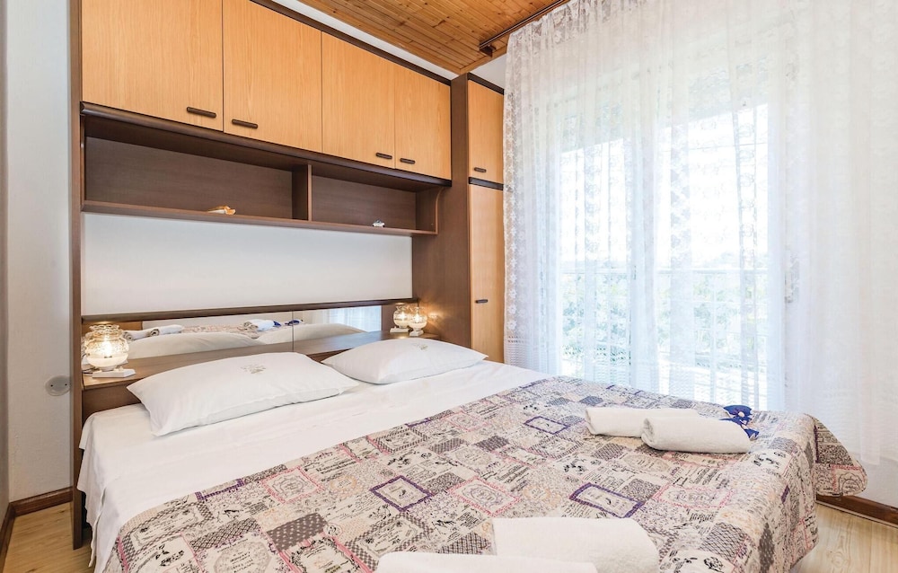 Stunning Home in Kampor With Wifi and 2 Bedrooms view 4