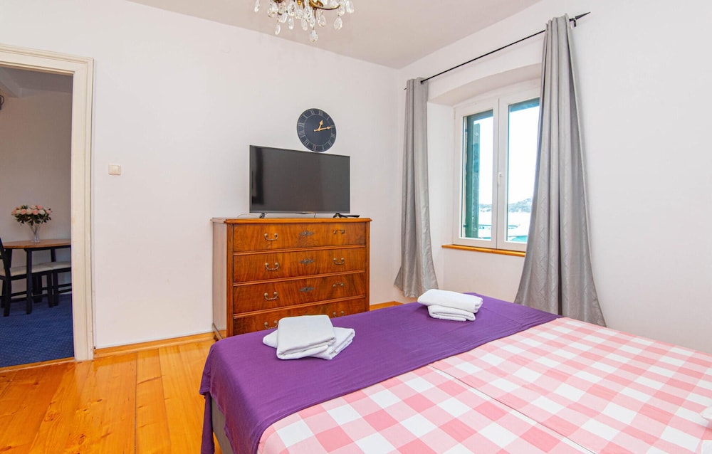Nice Apartment in Sibenik With Wifi and 3 Bedrooms view 2