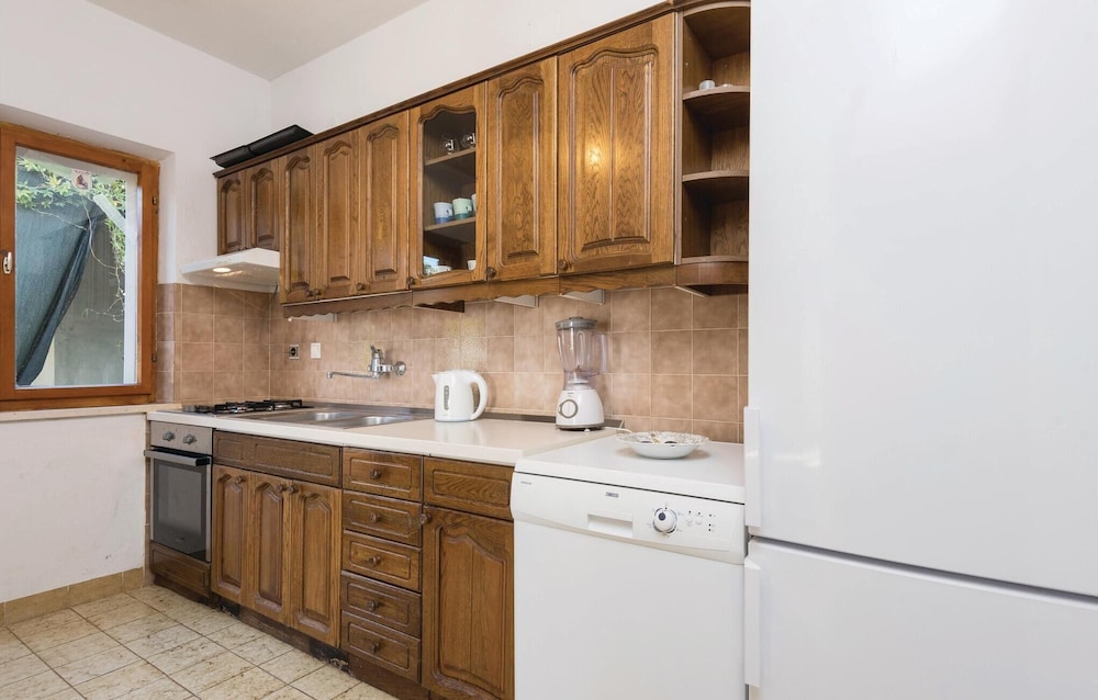 Awesome Home in Dingac With Wifi and 4 Bedrooms view 4