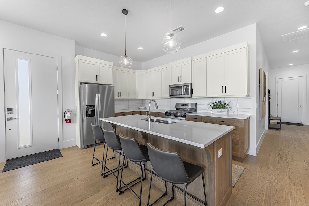 Villa #38 At Bloomington Country Club - Aaa Gateway 4 Bedroom Townhouse