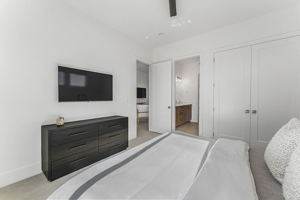 Villa #38 At Bloomington Country Club - Aaa Gateway 4 Bedroom Townhouse