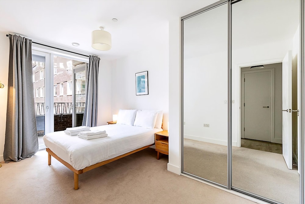Modern 2-bed Flat With Terraces in Leyton