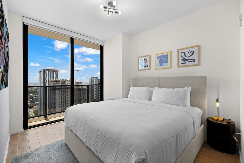 Amazing City View Condo at Miami