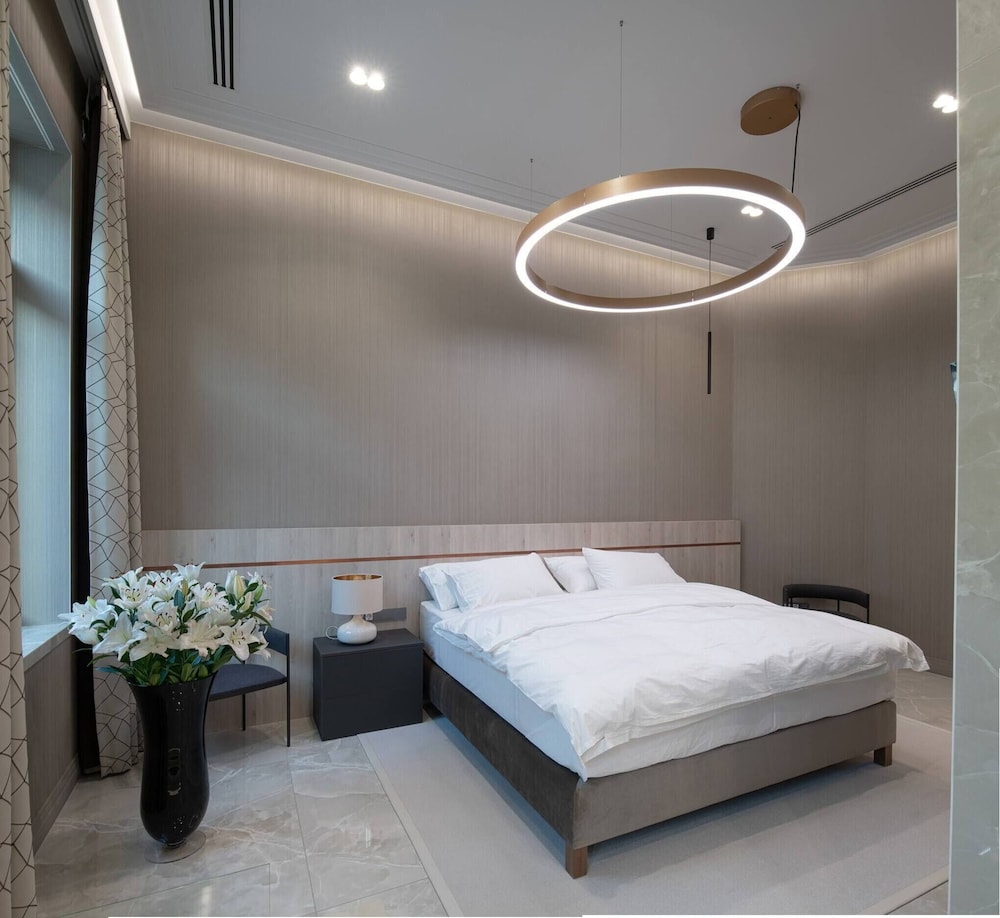 Luxury Penthouse In Downtown view 4