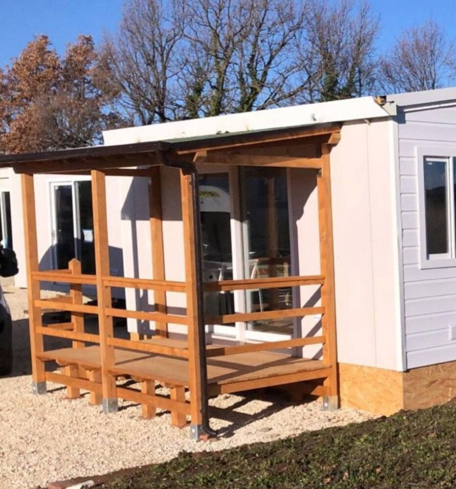 Functional Mini Luxury Lodges Near Camerino view 2