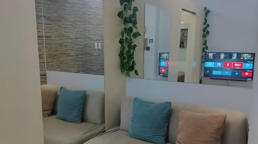 Cozy Quezon City Condo With Private Pool & Elevator Access