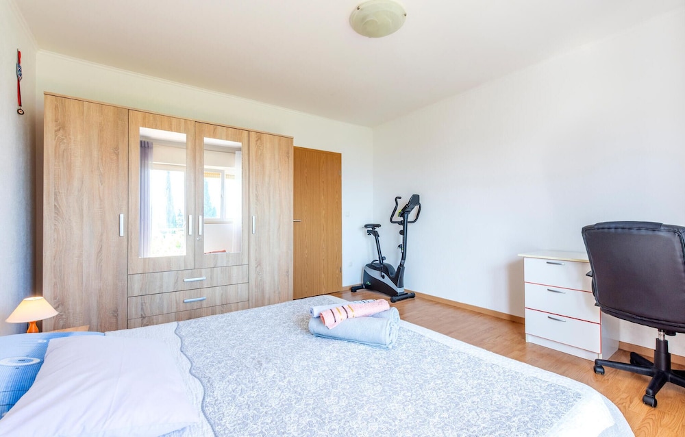 Nice Apartment in Duce With 2 Bedrooms and Wifi view 2