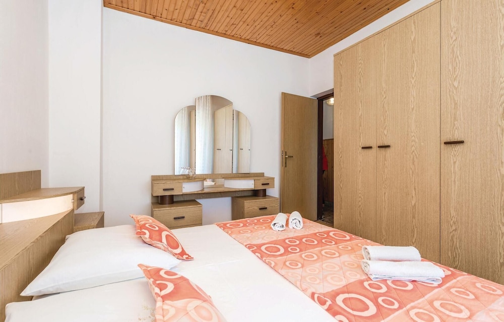 Stunning Home in Kampor With Wifi and 2 Bedrooms view 3