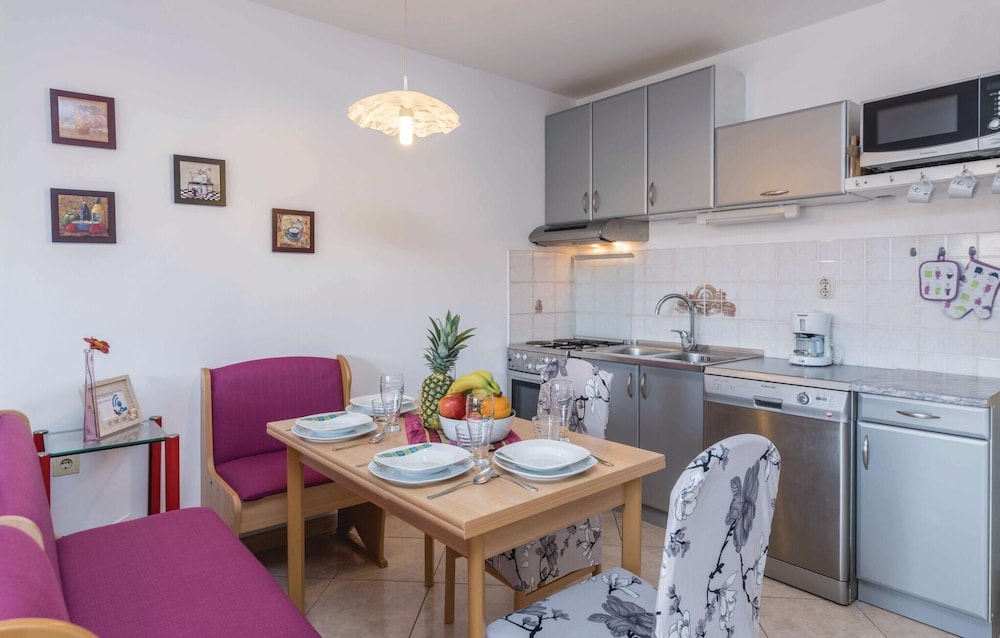 Stunning Home in Liznjan With Wifi and 1 Bedrooms view 5