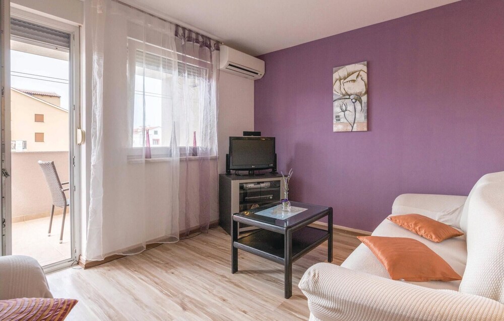 Stunning Home in Liznjan With Wifi and 1 Bedrooms view 3