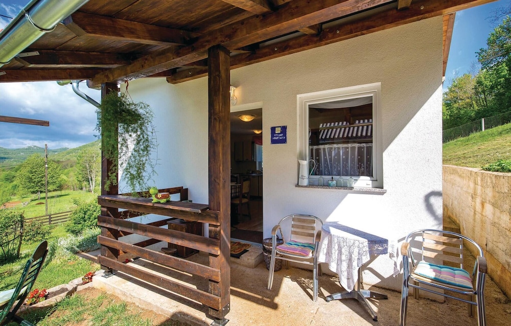 Nice Home in Kaluderovac With 1 Bedrooms and Wifi view 2