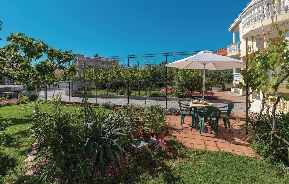 Awesome Home in Zadar With Wifi and 2 Bedrooms view 3