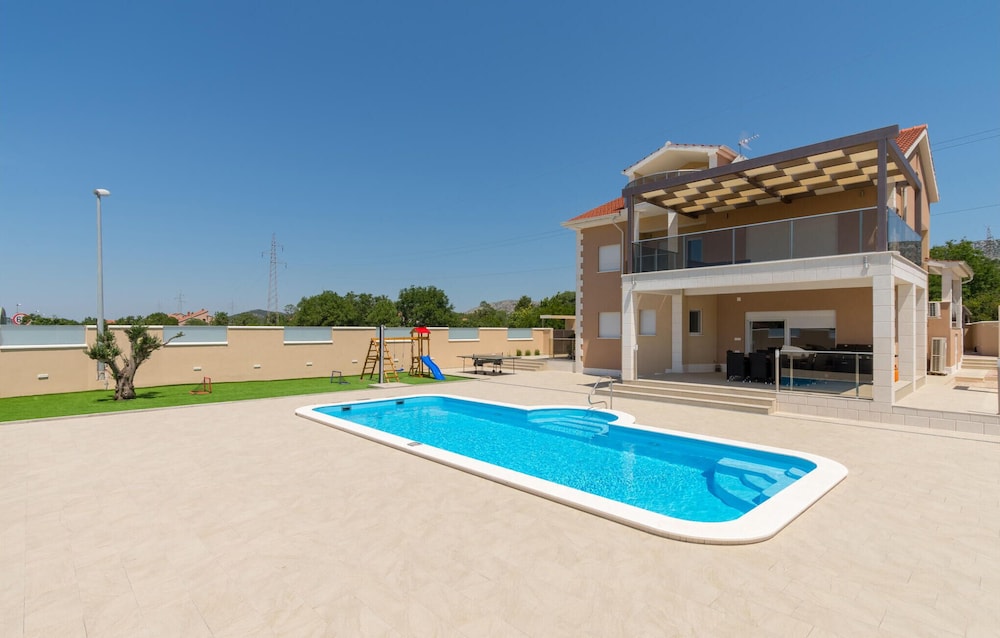 Nice Home in Dubrava kod Sibenika With Outdoor Swimming Pool, Wifi and 5 Bedrooms