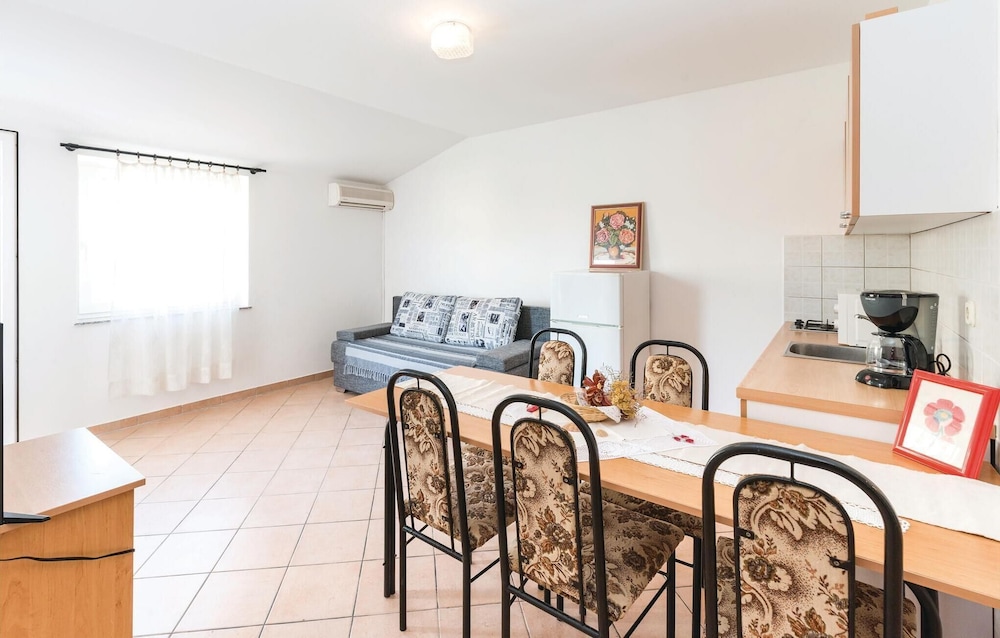 Beautiful Home in Vidalici With Wifi and 1 Bedrooms view 3