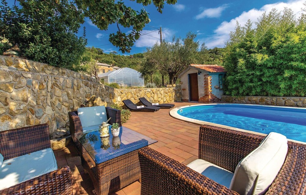 Nice Home in Supetarska Draga With Wifi and 3 Bedrooms view 4