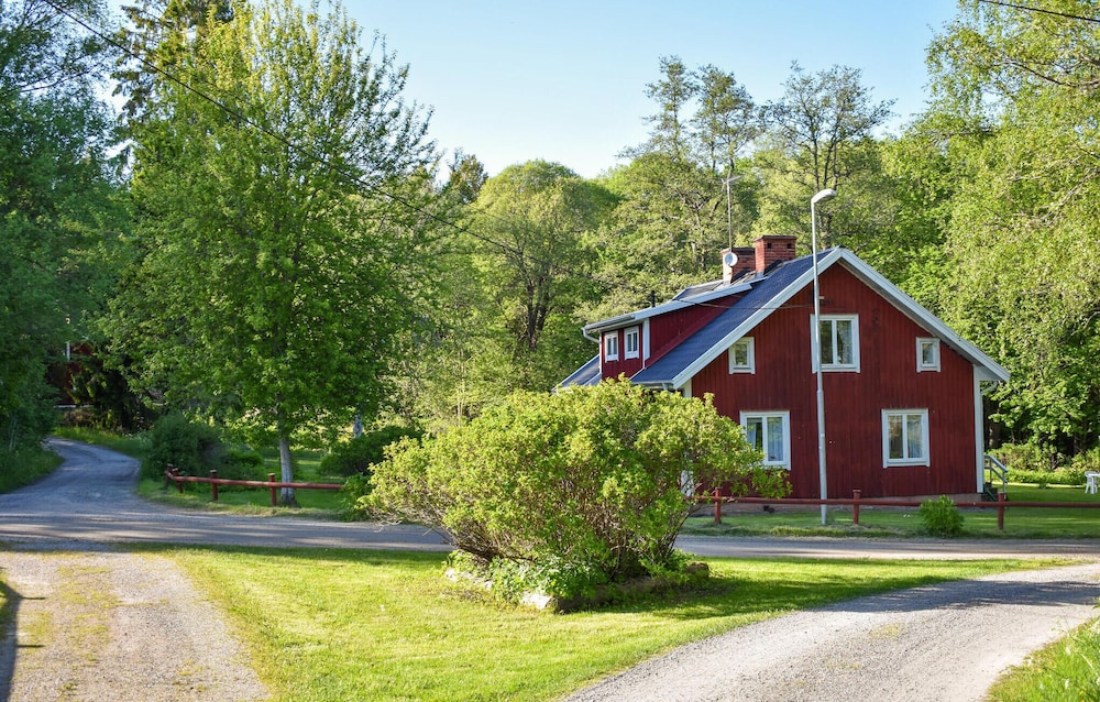 Amazing Apartment in Rönneshytta With 1 Bedrooms