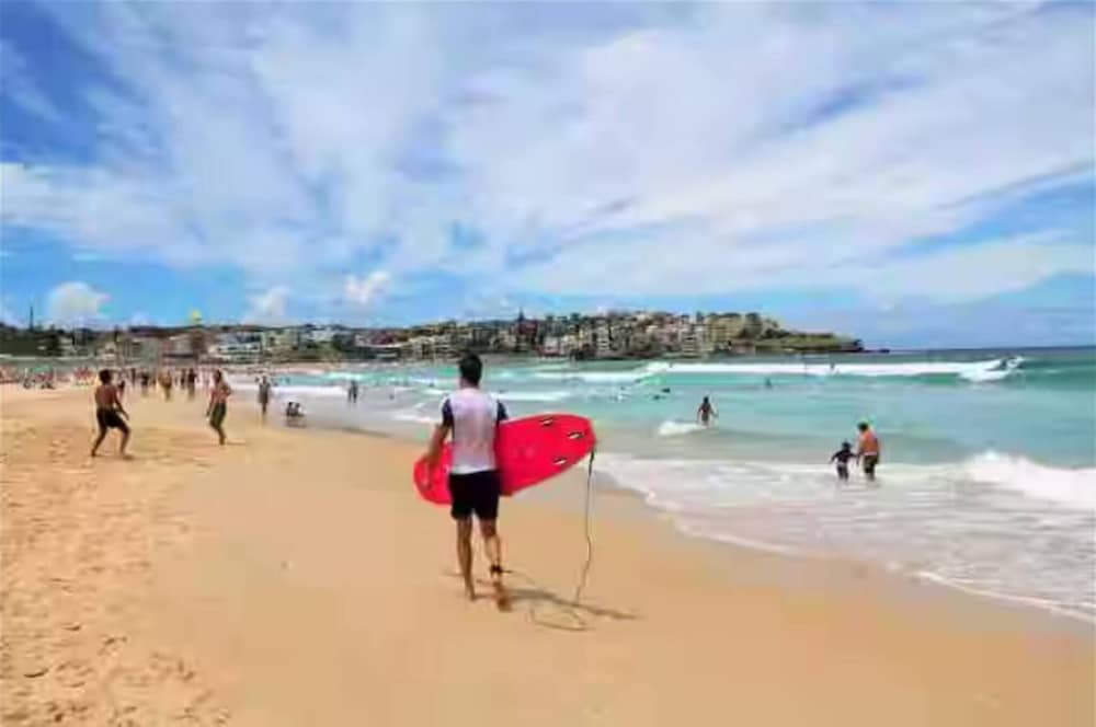 Bondi Beach Hub-beachside Escape
