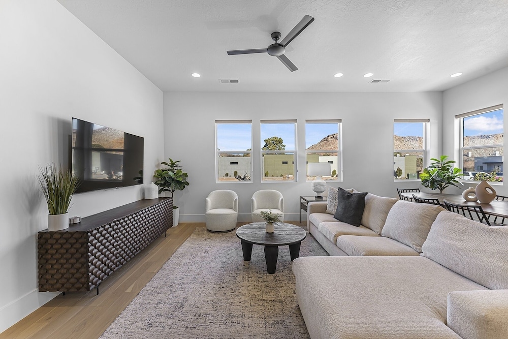 Villa #38 At Bloomington Country Club - Aaa Gateway 4 Bedroom Townhouse