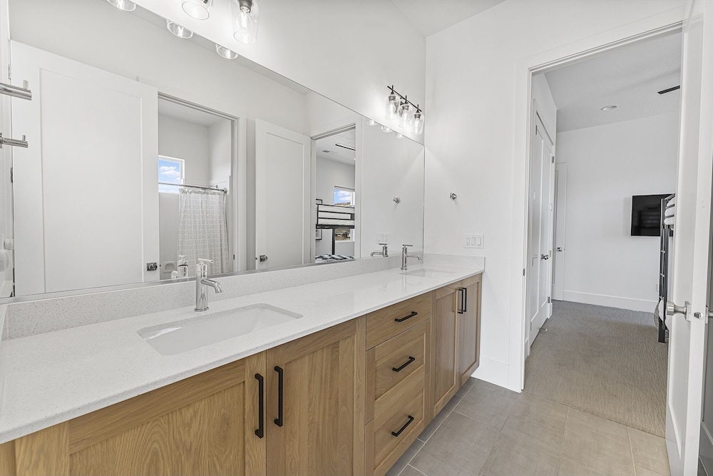 Villa #38 At Bloomington Country Club - Aaa Gateway 4 Bedroom Townhouse