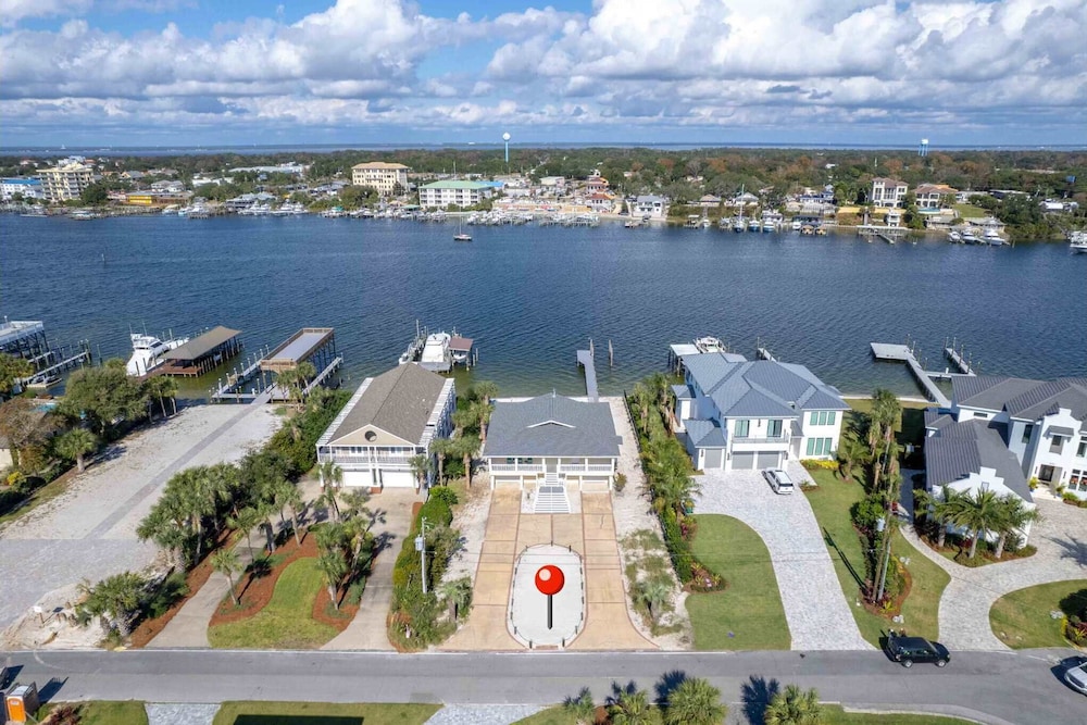 Harbor Seahorse - Outdoor Deck & Boat Dock