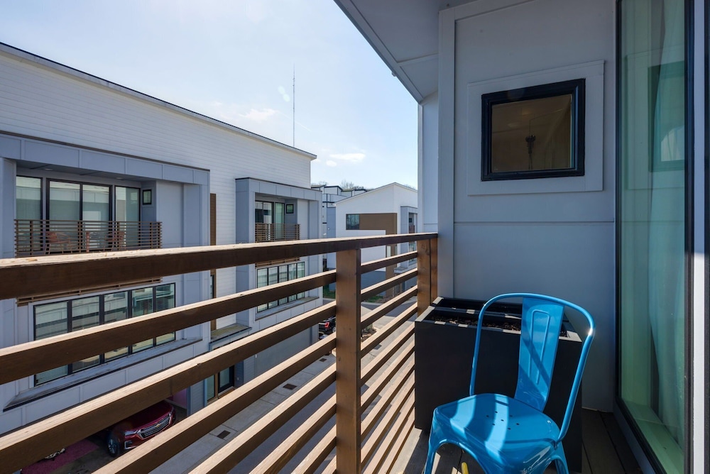 Nashville Notes - Sleeps 8 - Mins to Broadway!
